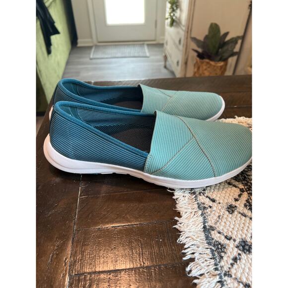 L.L.Bean size 11 women’s teal green slip on comfort shoes - Picture 1 of 4